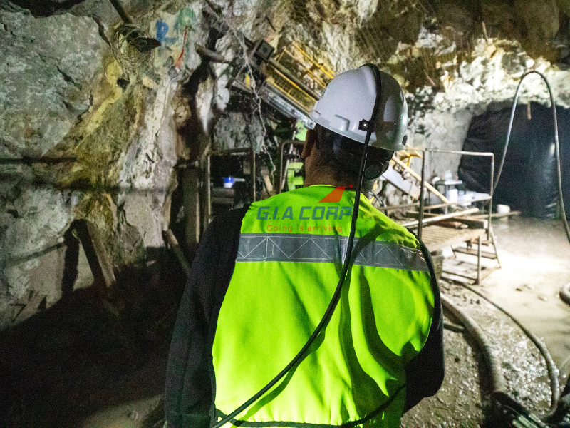 Giấy phép lao động cho chuyên gia khai thác mỏ nước ngoài